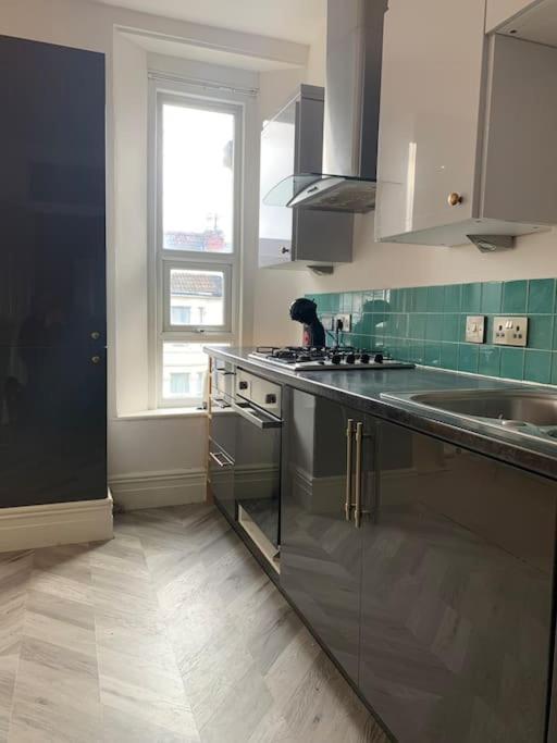 Central 2 Bed Flat. Free Parking Bristol Extérieur photo