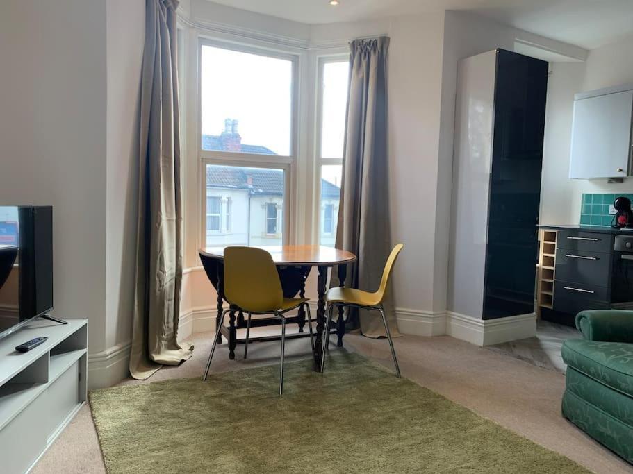 Central 2 Bed Flat. Free Parking Bristol Extérieur photo